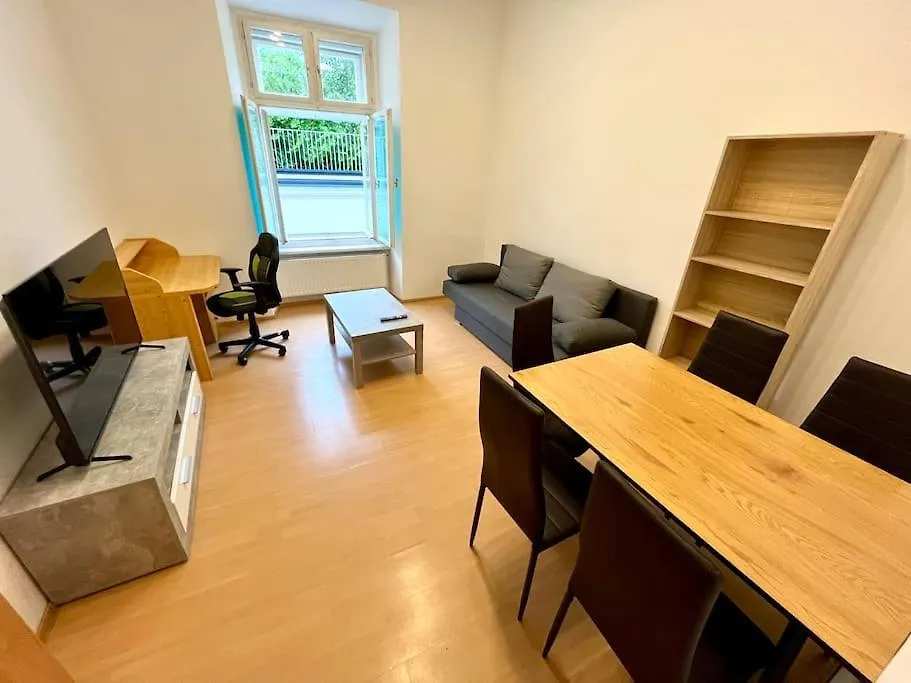 Stadtpark Wohnung Aelteste Kirche Graz Österreich